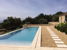Piscine à débordement
